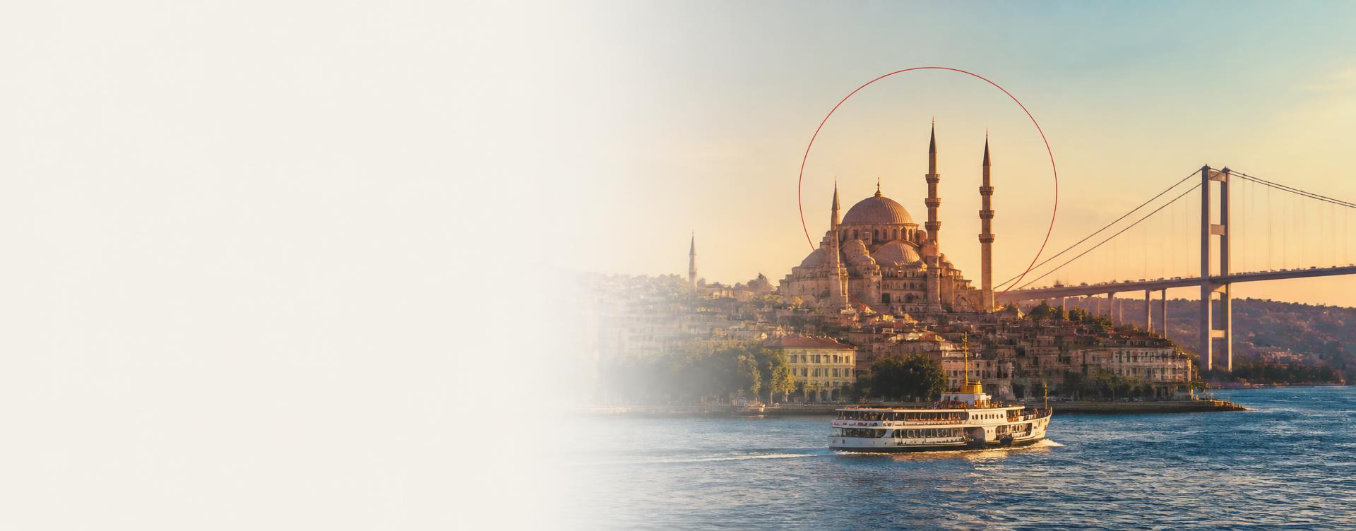 İstanbul, Türkiye: Boğaz, vapur, tarihi mimari ve Boğaz Köprüsü